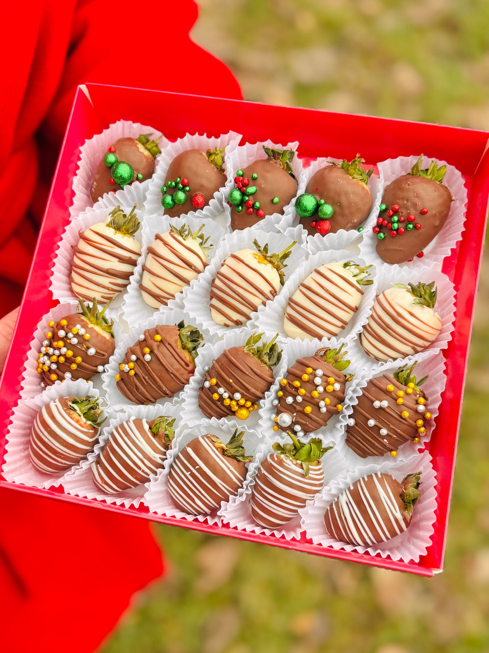 Клубника в шоколаде «Новогодний», 16-25 ягод