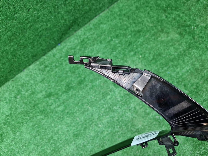 Молдинг решетки радиатора Lexus ES 7 (2018-2021)