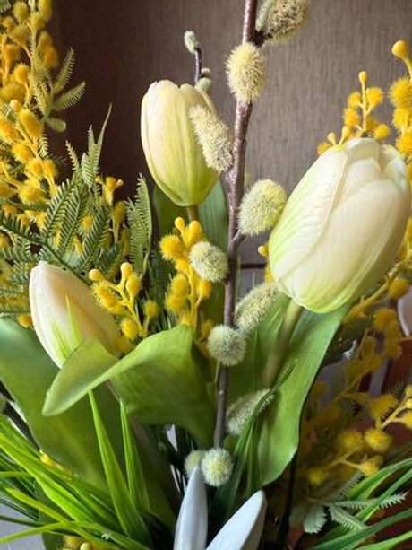 Композиция "Мимоза с кроликом" из искусственных цветов высота 44 см