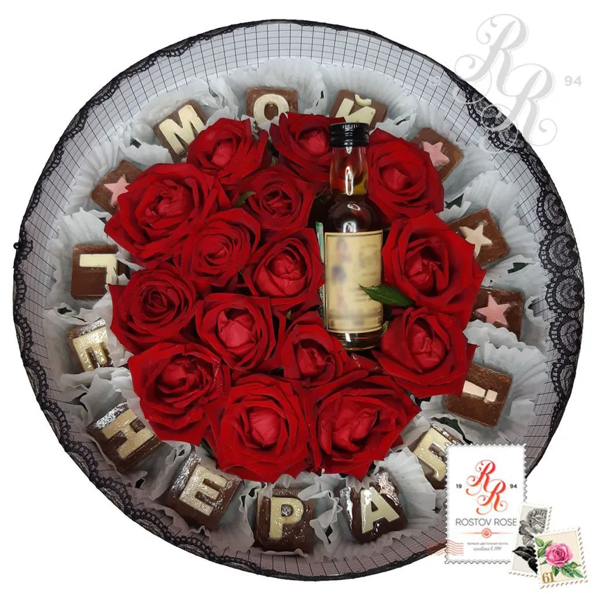 Красная роза в коробке с шоколадными буквами