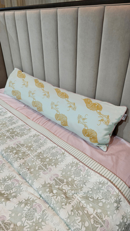 Длинная подушка "Карпы Кои"