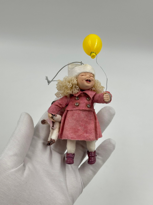 Ёлочное украшение в винтажном стиле «Девочка с воздушным шаром»