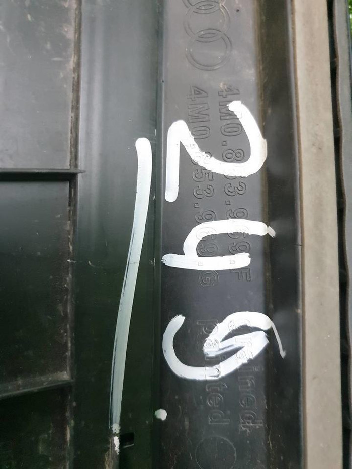 Накладка двери задняя левая Audi Q7 2 (2015-н.в.)