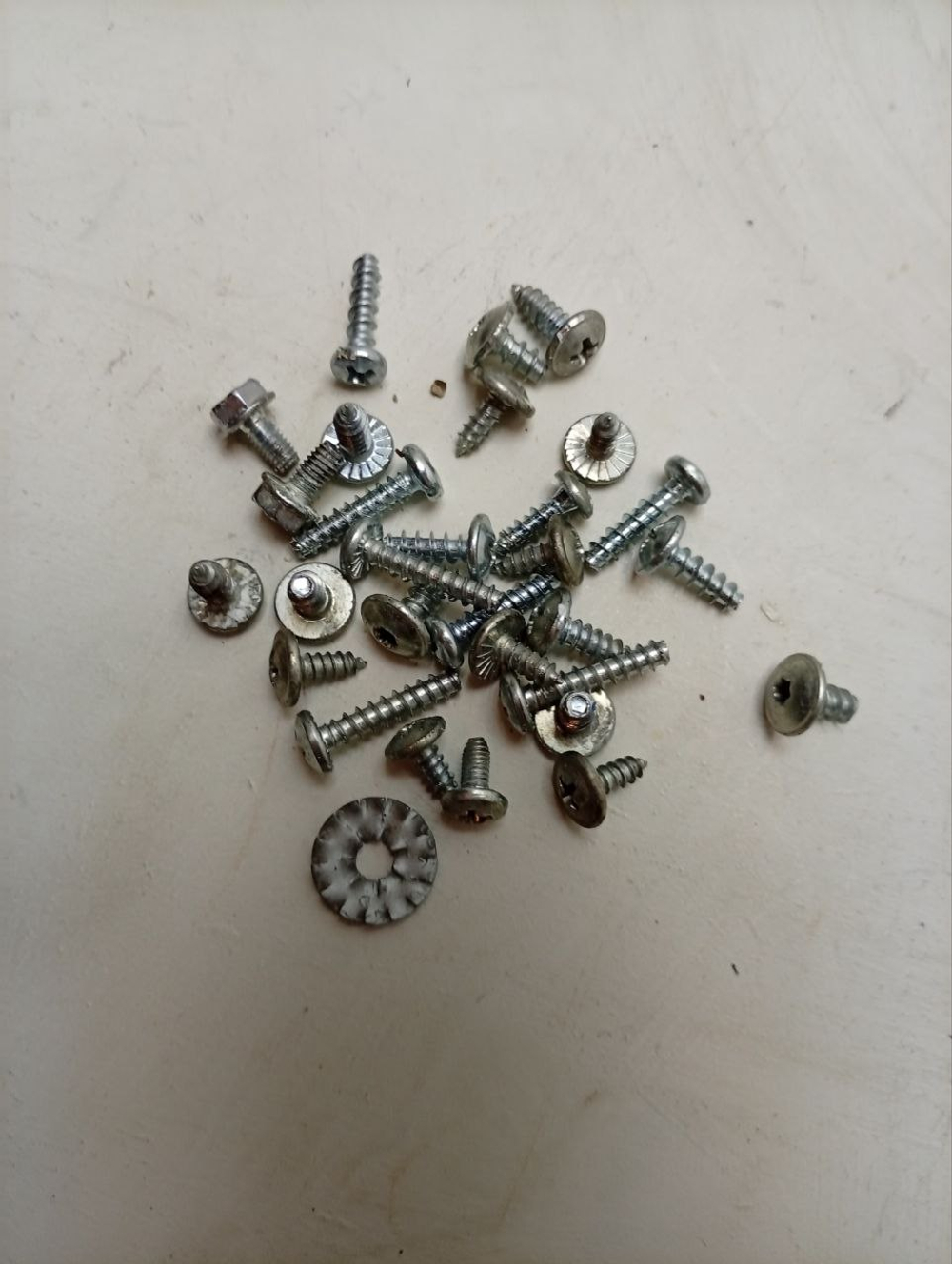 RST703DW кт18 Крепеж, хомуты для стиральной машины Hotpoint-Ariston б/у