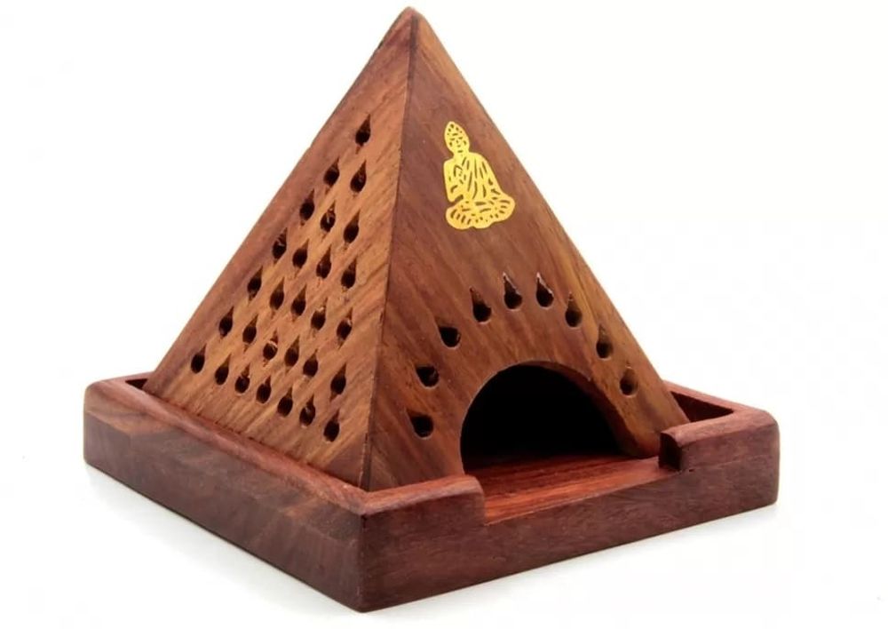 Подставка под благовония Пирамидка из дерева Шишам с резьбой 10х10 см