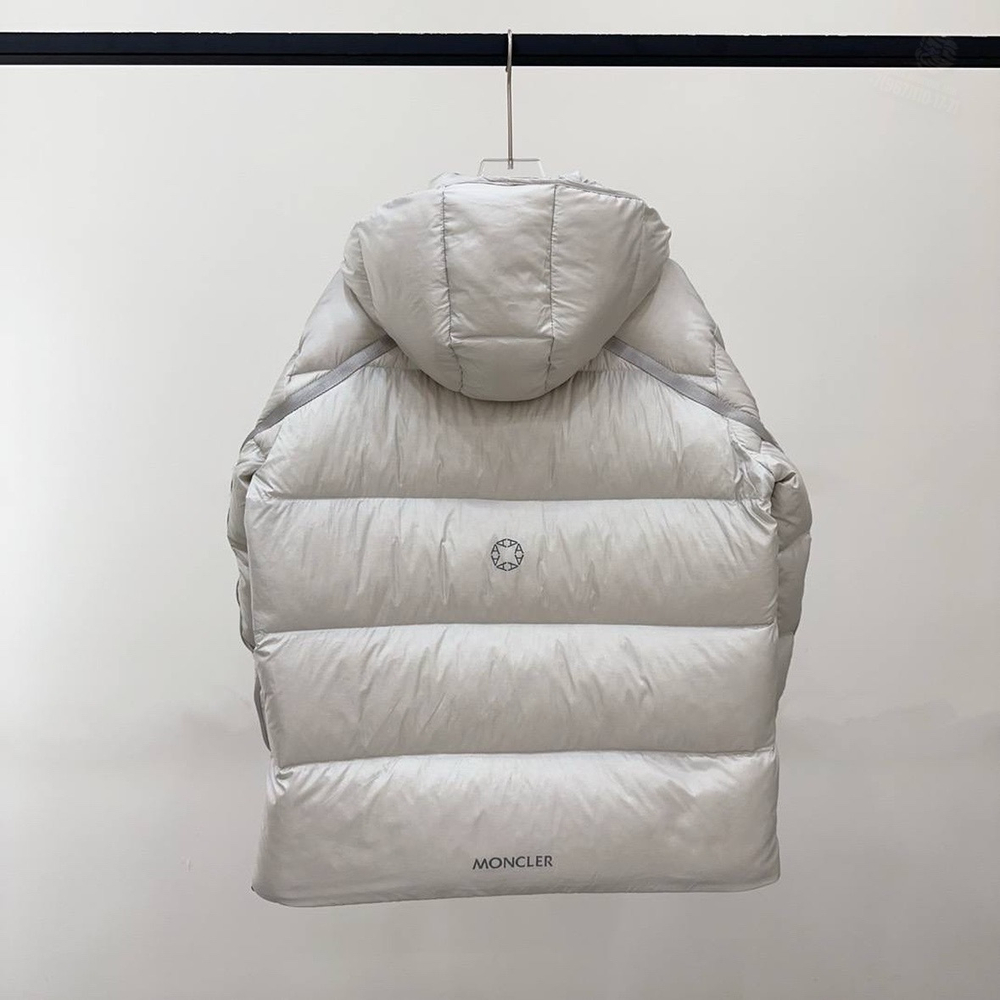 Пуховик Moncler
