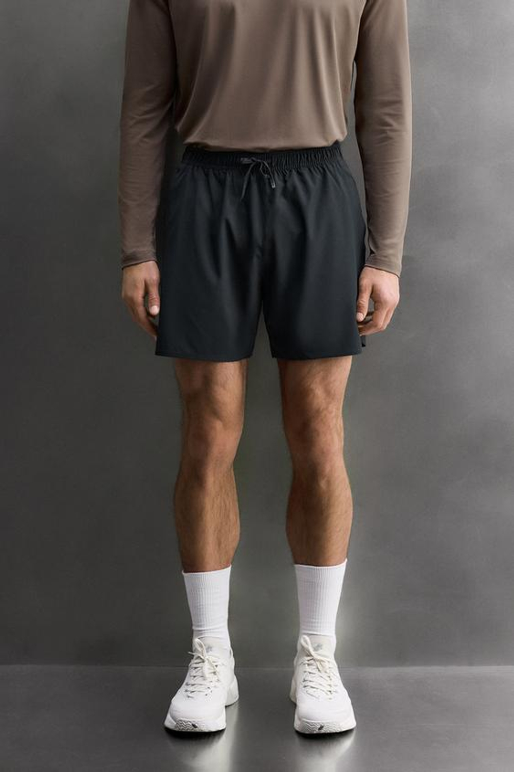 ZARA БАЗОВЫЕ СПОРТИВНЫЕ ШОРТЫ, ЧЕРНЫЙ