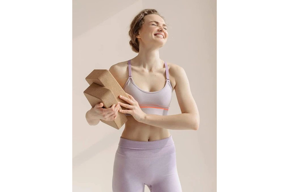 Блок для йоги Пробковый Urbanfit (2 шт) в комплекте с тренировочным ремнем