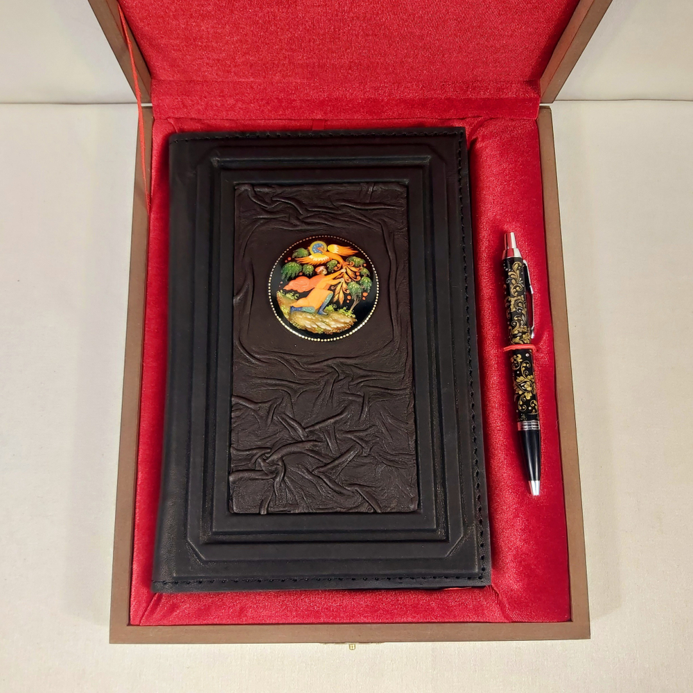 Ежедневник А5 "Иван-царевич и Жар-птица" (обложка из натуральной кожи) и ручкой с росписью Палех в футляре