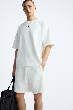 ZARA БАЗОВЫЕ ШОРТЫ-ЧИНОС С ЭФФЕКТОМ ПОТЕРТОСТИ, ЖЕЛТОВАТО-БЕЛЫЙ