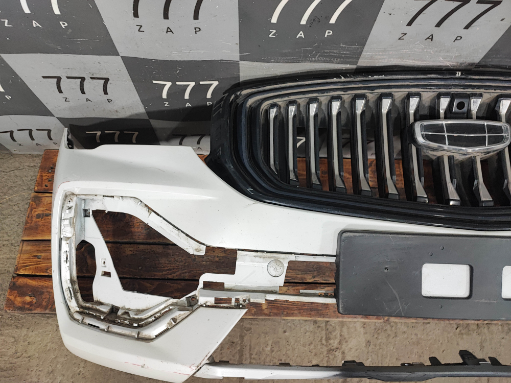 Бампер передний + решетка радиатора Geely Monjaro 21-нв Б/У Оригинал 6010173200