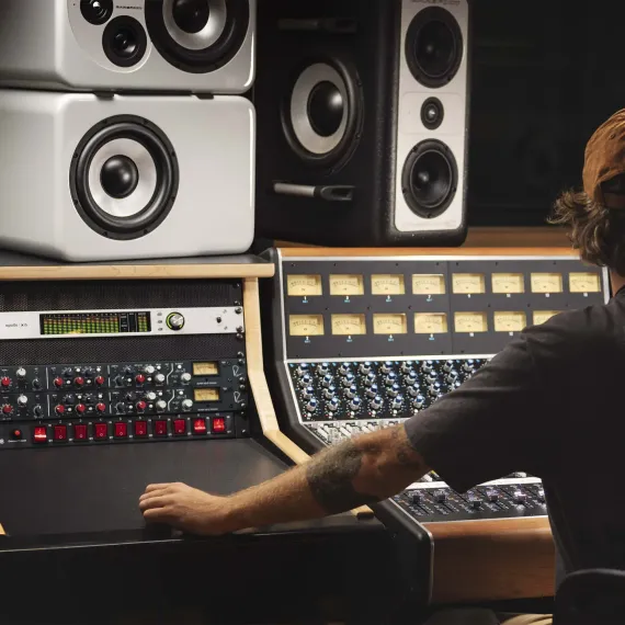 Universal Audio Apollo x16 Gen 2 Essentials+ Edition Silver