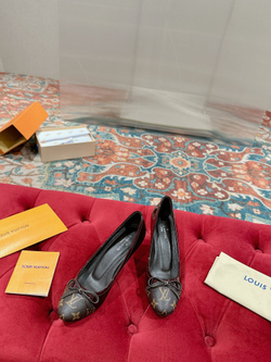 Louis Vuitton Pump (8 colors)