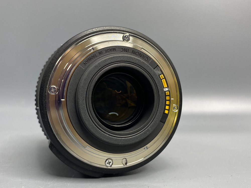 Canon EF-S 18-135mm f/3.5-5.6 IS