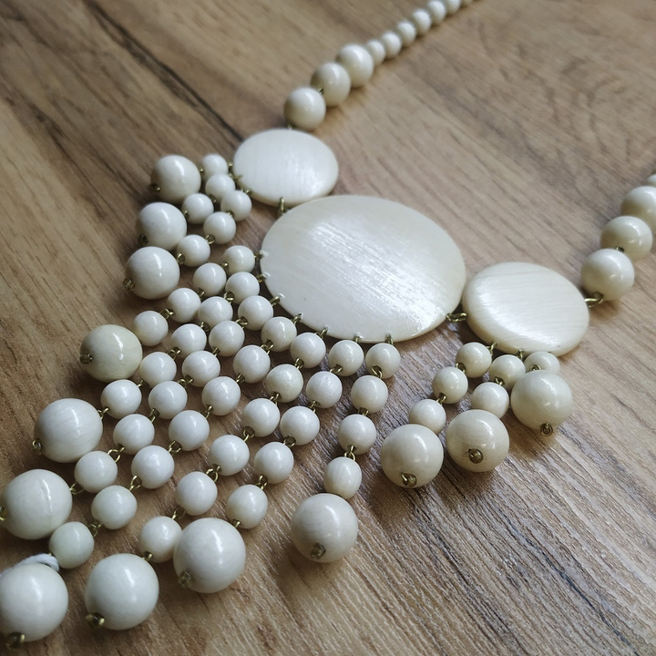 Колье Рафаэлло с подвесами, дерево, цвет молочный, 47 см