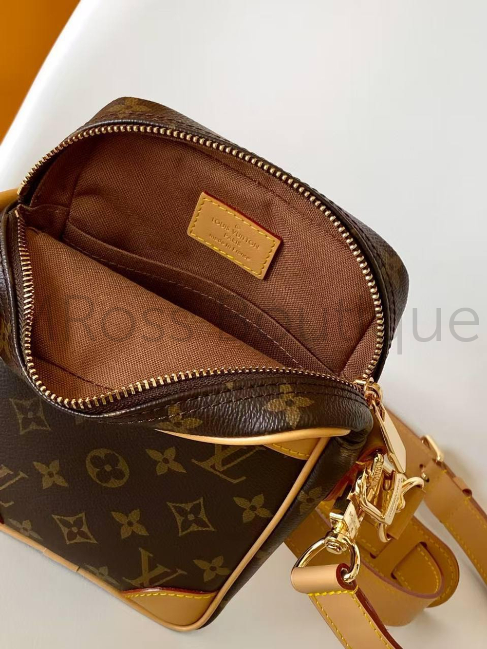 Мужская сумка Louis Vuitton Danube коричневого цвета с узором монограм