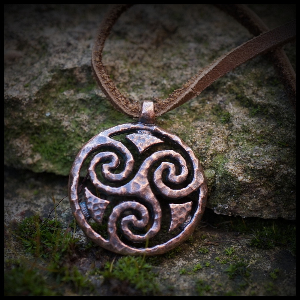 Кулон подвеска "Трискель" круг , бронза