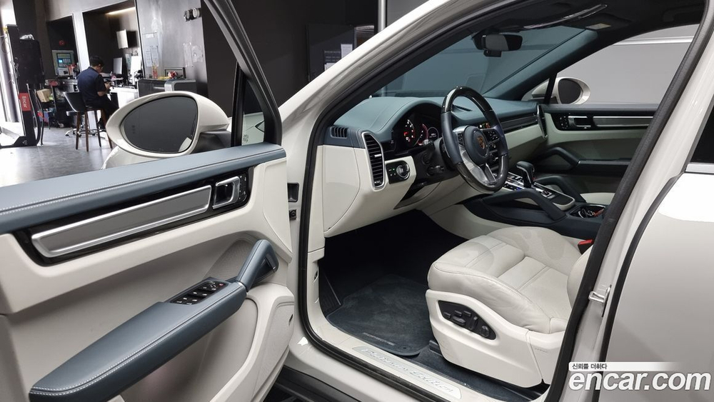 Porsche Cayenne (PO536) 3.0 Coupe Platinum Editions (10.2022)