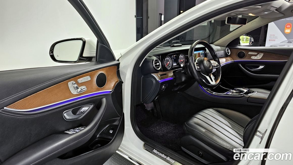 Mercedes-Benz E-Class W213 E220d Exclusive (08.2019)