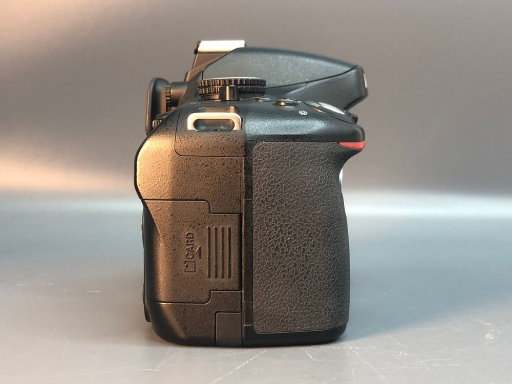 Nikon D5100 Kit 18-55mm, 9200 кадров пробега