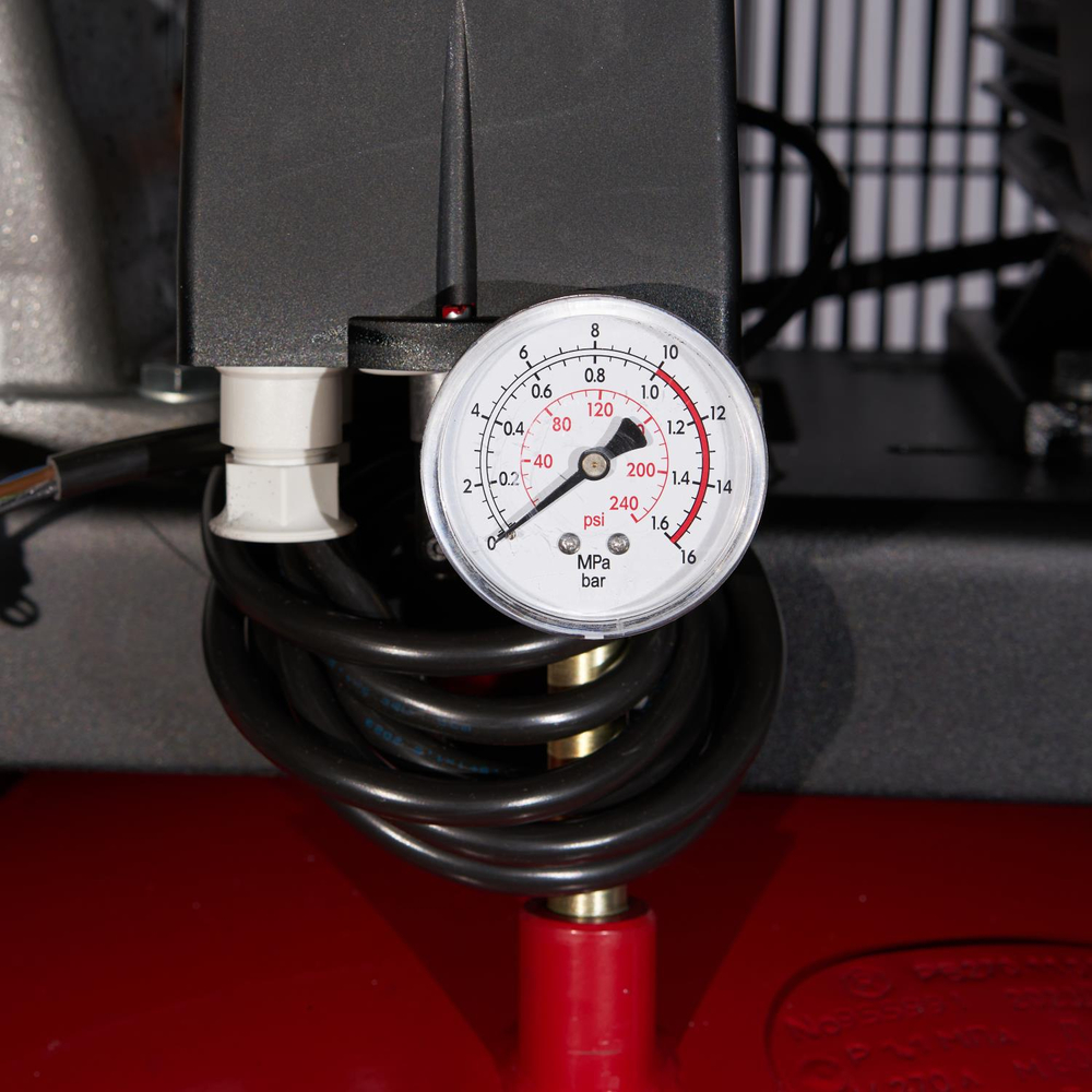 Компрессор ROSSVIK СБ4/Ф-270.LB75В, 950 л/мин, 10 бар, вертикальный 270 л, 380 В/5,5 кВт, красный