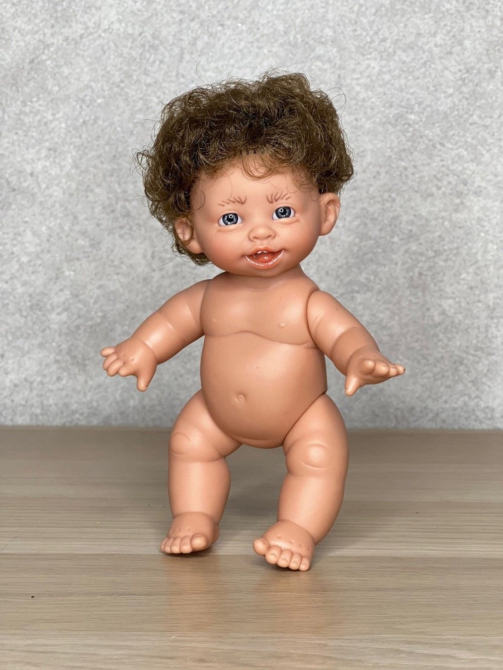 Кукла LAMAGIK виниловая 18см Gestitos Surfero (404A)