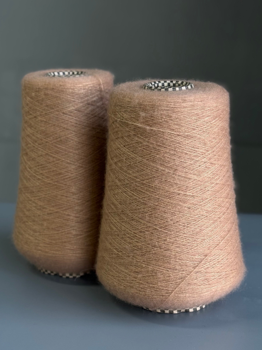 Пряжа CARIAGGI NIRVANA 1/22 (60% кашемир, 40% шелк) 2200м/100 гр, кемел