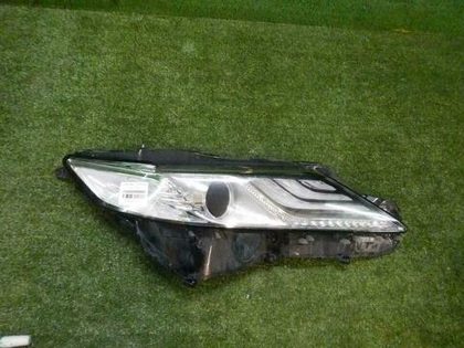 Стекло фары правое Toyota Camry xv70 (2017-2021)