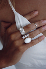 Кольцо «Триплет» с белым агатом