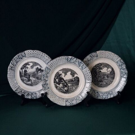 Винтаж: Коллекция тарелок с сюжетом