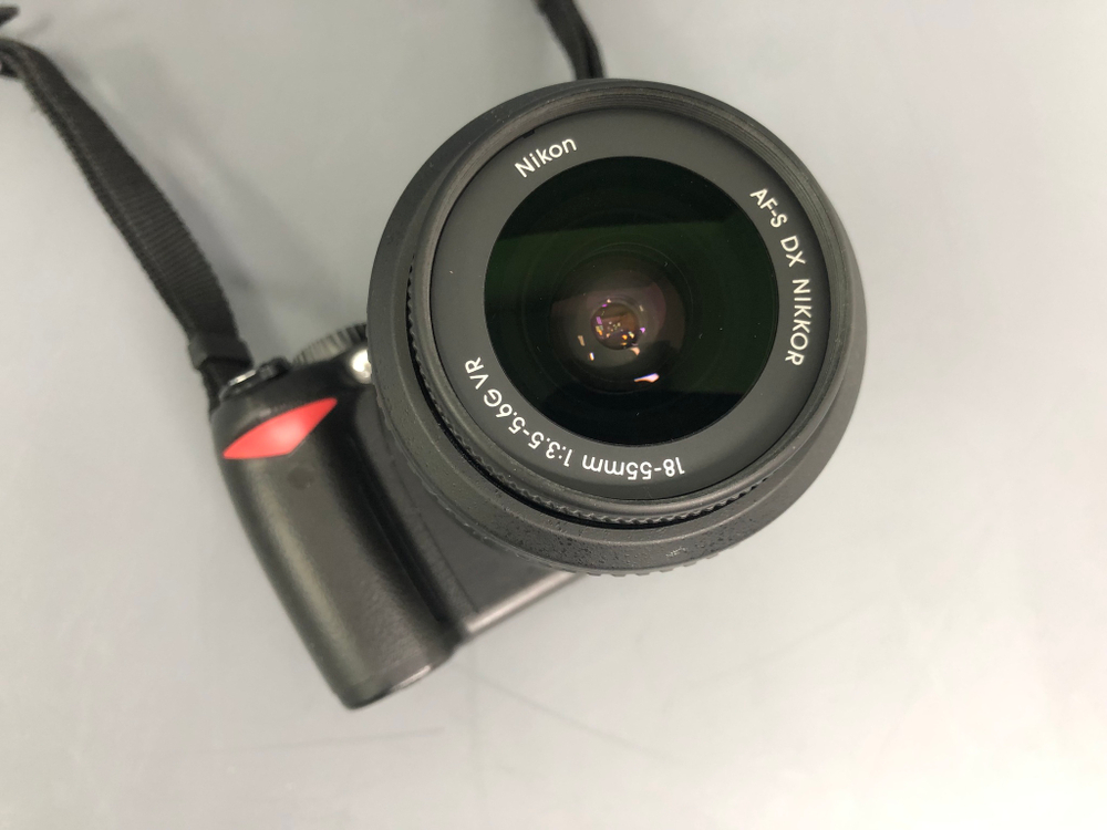 Nikon D60 + Kit AF-S 18-55mm G VR