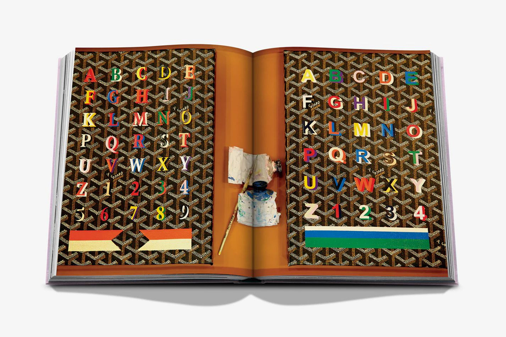 Книга на английском языке Assouline FASHIONPHILE: THE BOOK OF ICONIC BAGS