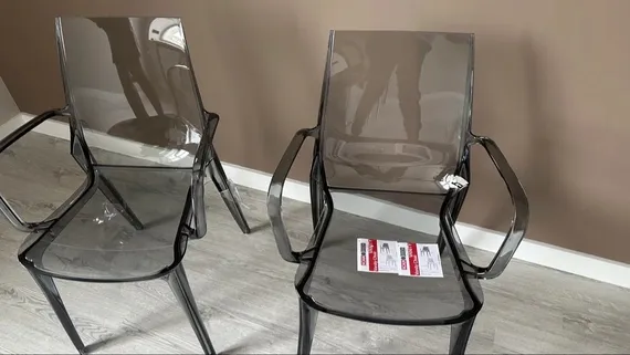 Стул с подлокотниками Vanity прозрачный серый