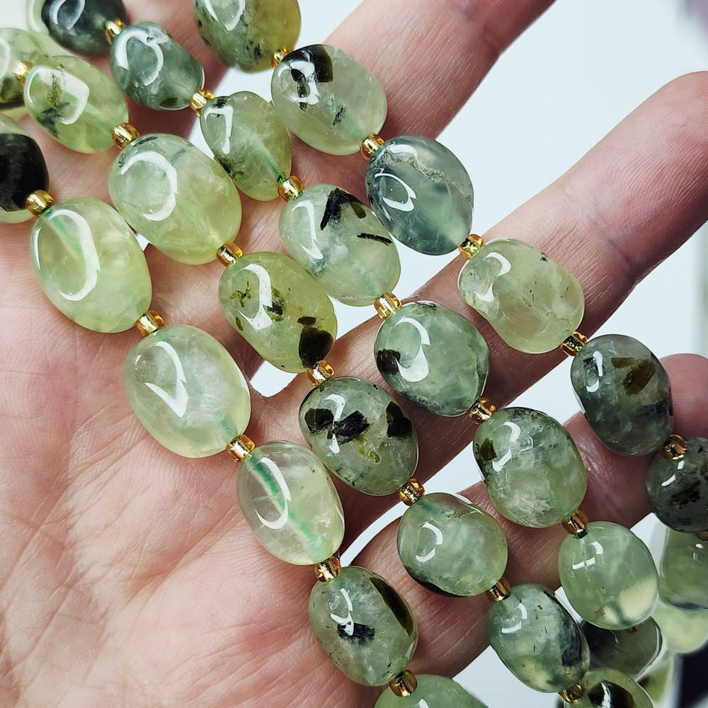 Пренит природный, крупная галтовка, 12-15 мм, камни овалы, штучно.