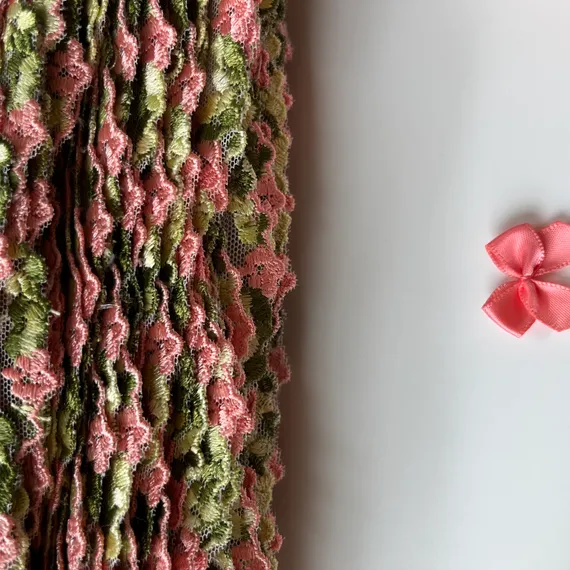 Вышивка на сетке летний сад 22 см