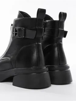 Зимние ботинки на высокой платформе