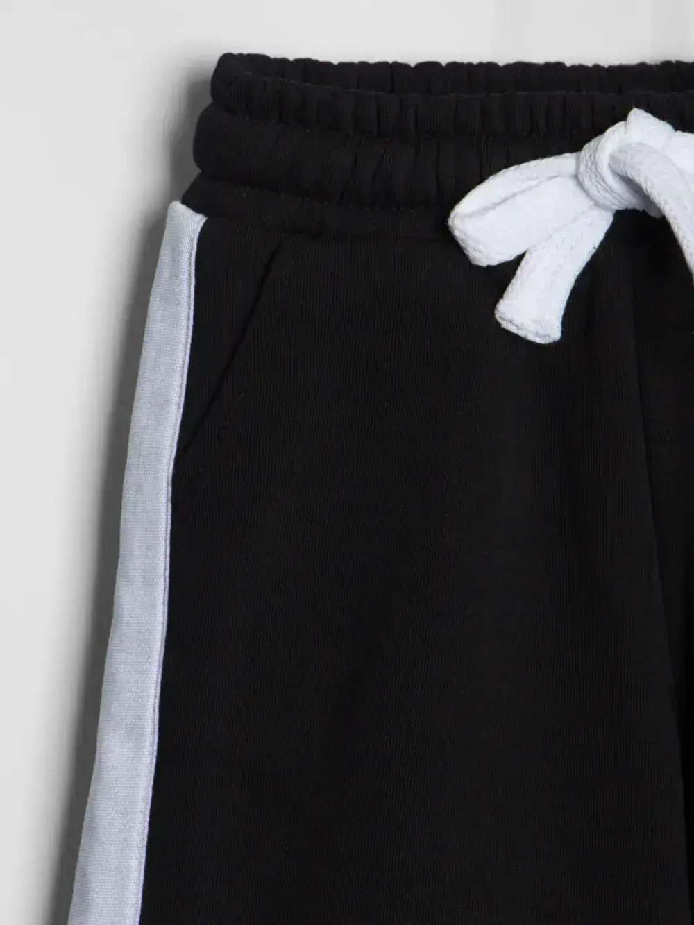 Спортивные шорты для мальчика на лето