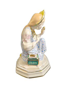 Фарфоровая статуэтка "Малахитовая шкатулка" ЛЗФИ