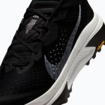 Кроссовки для бега Nike ACG Zegama black/safety orange/summit white