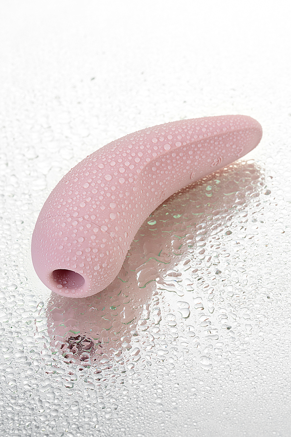 Вакуумно-волновой стимулятор Satisfyer Curvy 2+ с возможностью управления через приложение розовый