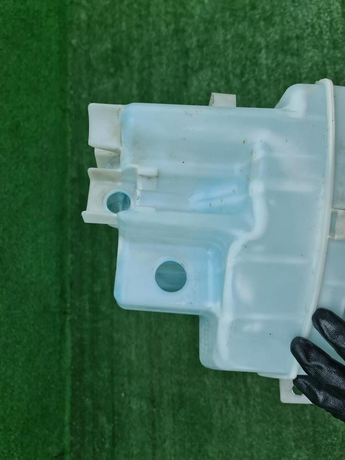 Бачок омывателя Toyota Camry xv70 (2017-н.в.)