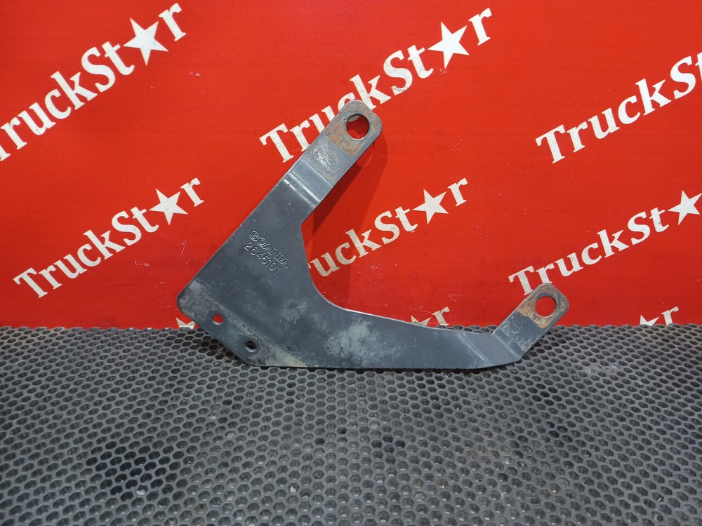 Кронштейн переднего крыла левого 2021г