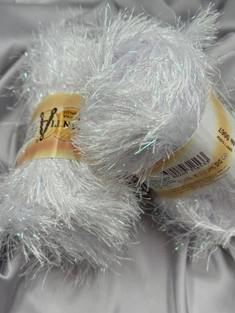 Пряжа VISANTIA "ТРАВКА САЛЮТ" / "TRAFKA SALUT" 80% полиэстер, 20% люрекс 5 шт. х 200 г 90 м ± 4 м №0067 молочный