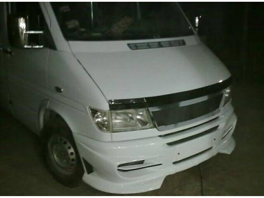 Защита капота 02090 VW T-4 (прямые фары) клеющаяся