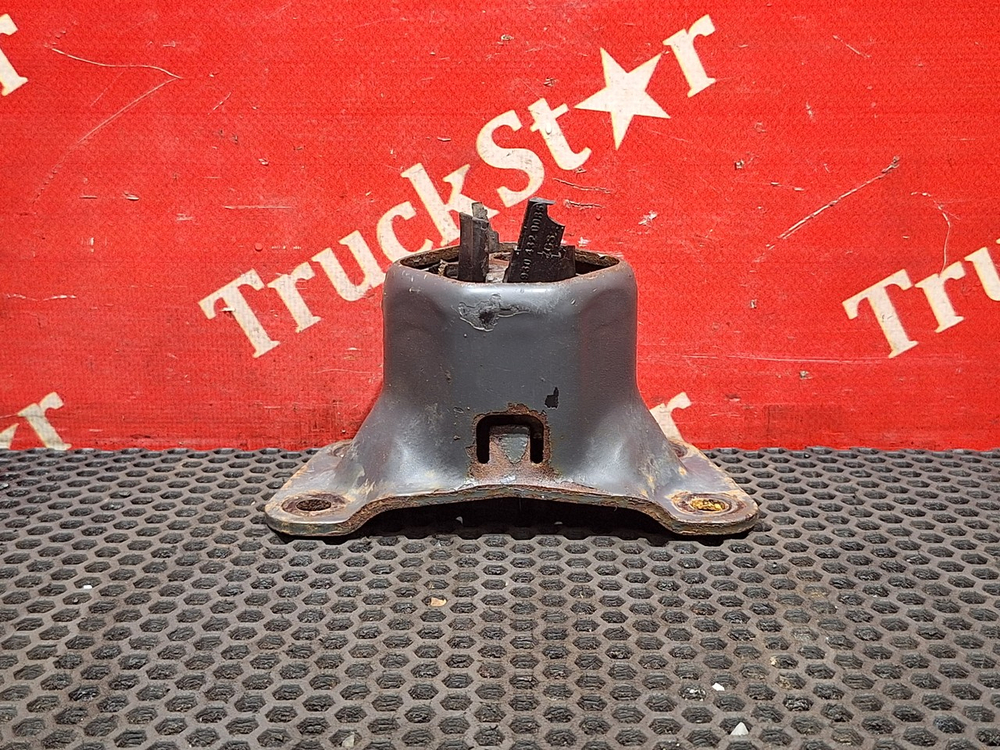 Кронштейн ящика акб 2018г.