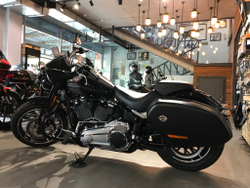 Sport Glide Harley-Davidson Softail Vivid Black 2021
