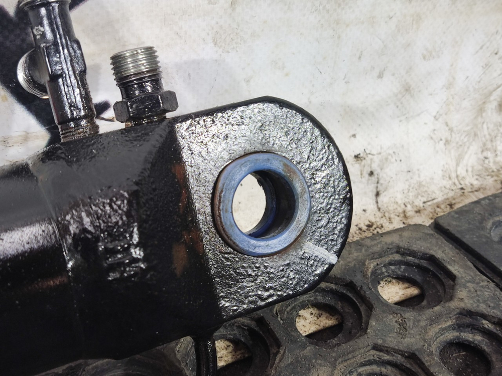 Цилиндр подъема кабины 2023г.