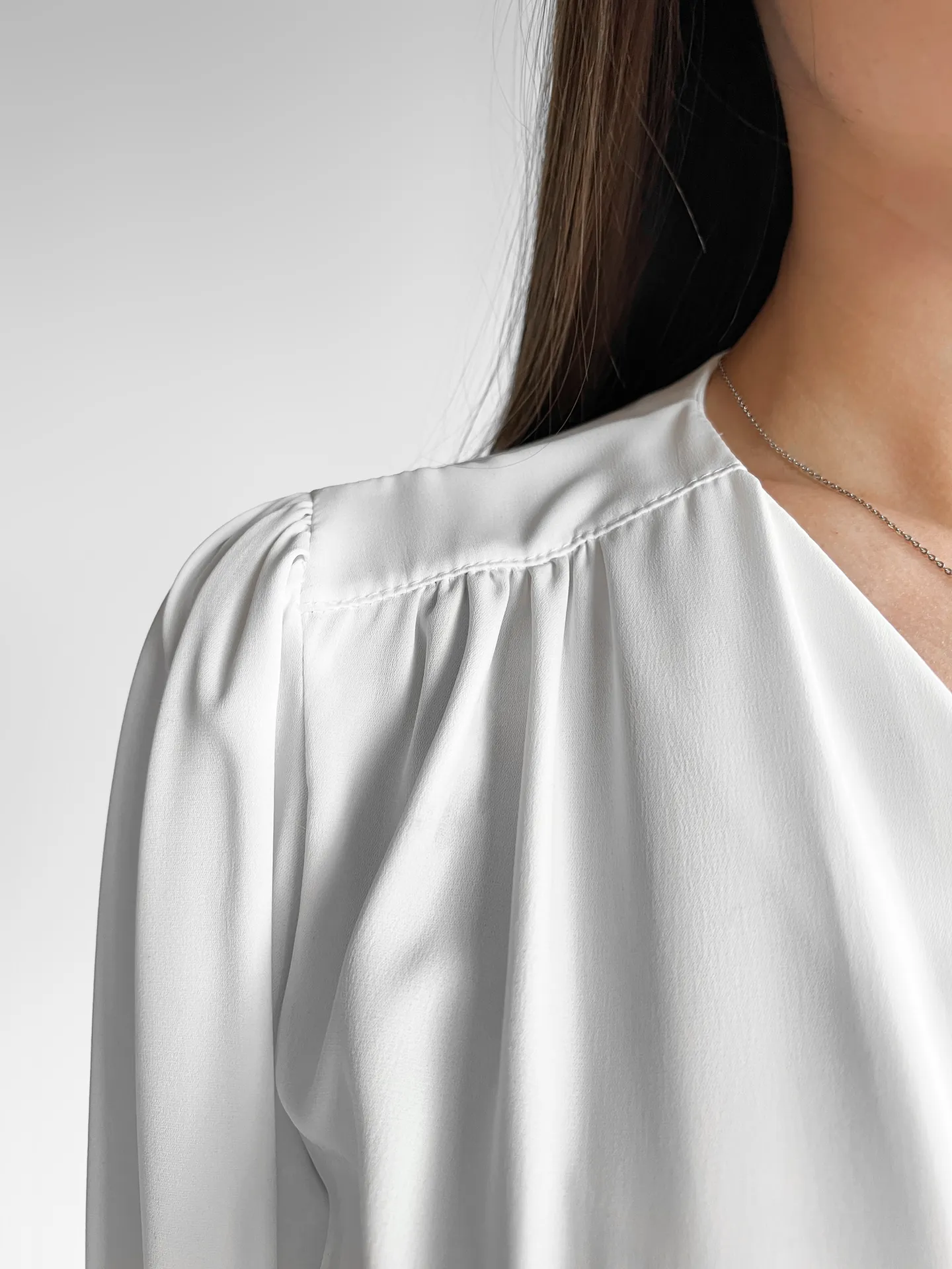 Блузка Fashion однотонная на запах с длинными рукавами на резинке