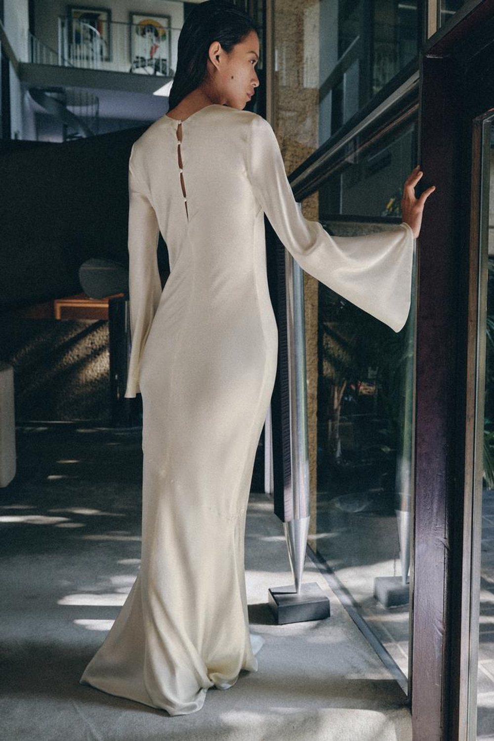 ZARA ПЛАТЬЕ ИЗ 100% ШЕЛКА СО СБОРКАМИ, ЖЕЛТОВАТО-БЕЛЫЙ