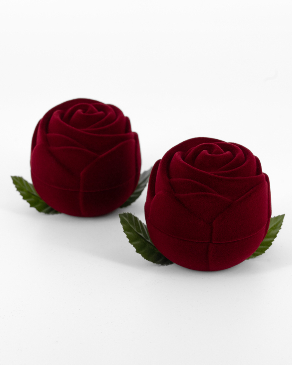 Бархатистый футляр‑цветок розы без стебля для серёжек